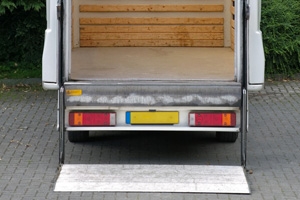 Commercial Vehicle Tail-Lift Installation