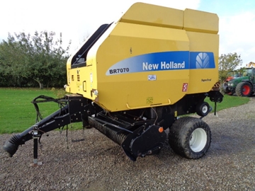 Used New Holland BR7070 round baler