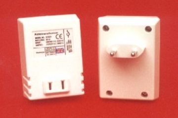 EU-US0052 - Voltage Convertor with one American socket