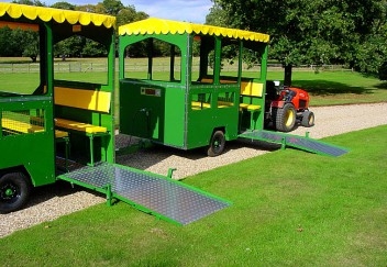 People Carrier - Tractor Ride Fun Train 